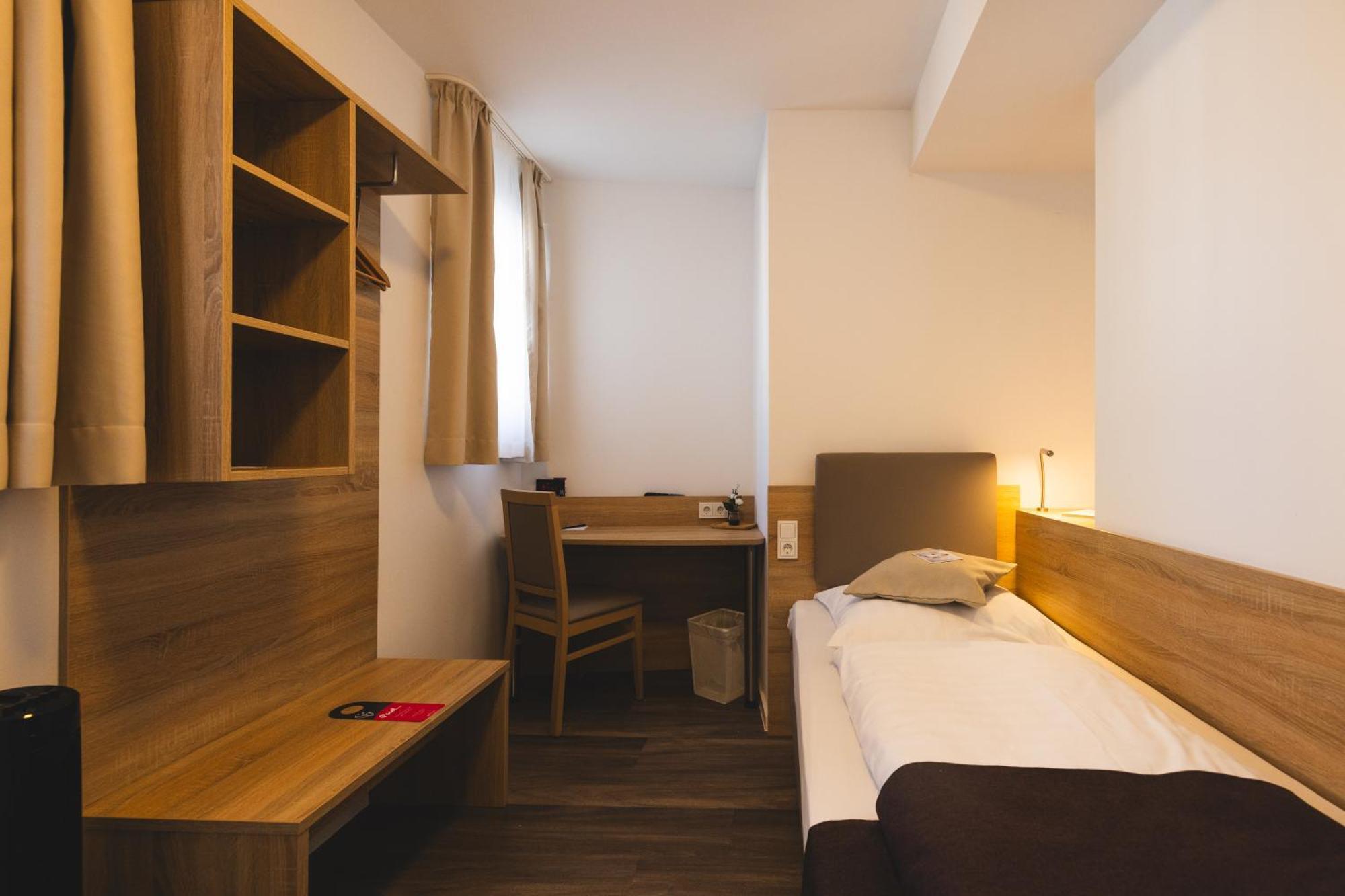 Koeln 2020 Hotel Екстериор снимка